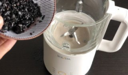 黑芝麻豆浆搭配衣服,时尚穿搭新主张